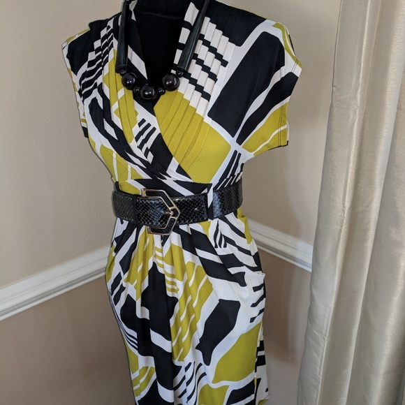 Bold Print Retro Dress with Belt - Picture 2 of 7